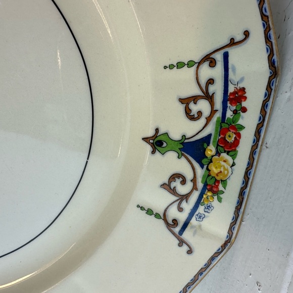 Paramount Plate by Myott Staffordshire Flowers in Vases, Multisided Gold Trim - Picture 3 of 7